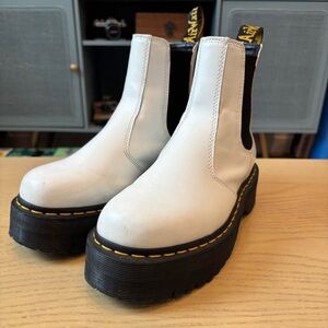 2967 Leather platform white Chelsea boot size 8 women’s